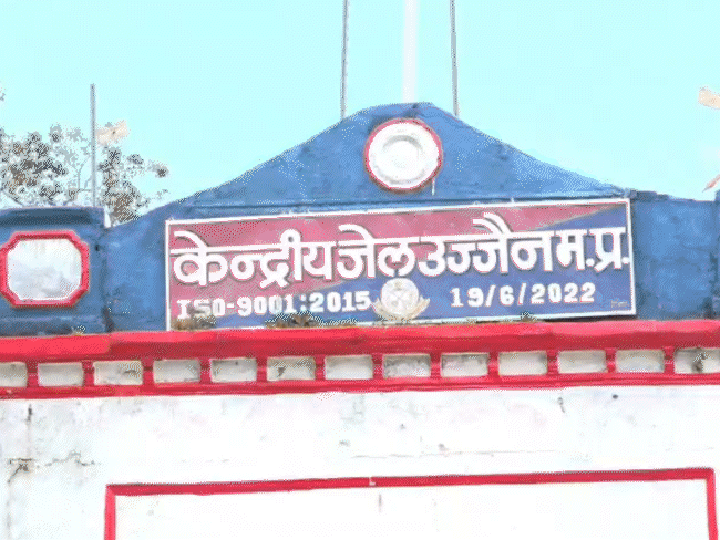 amid-navratri-festivities,-bhairavgarh-jail-sees-sudden-devotion:inmates-accused-of-crimes-fast-and-perform-garba-with-self-made-band