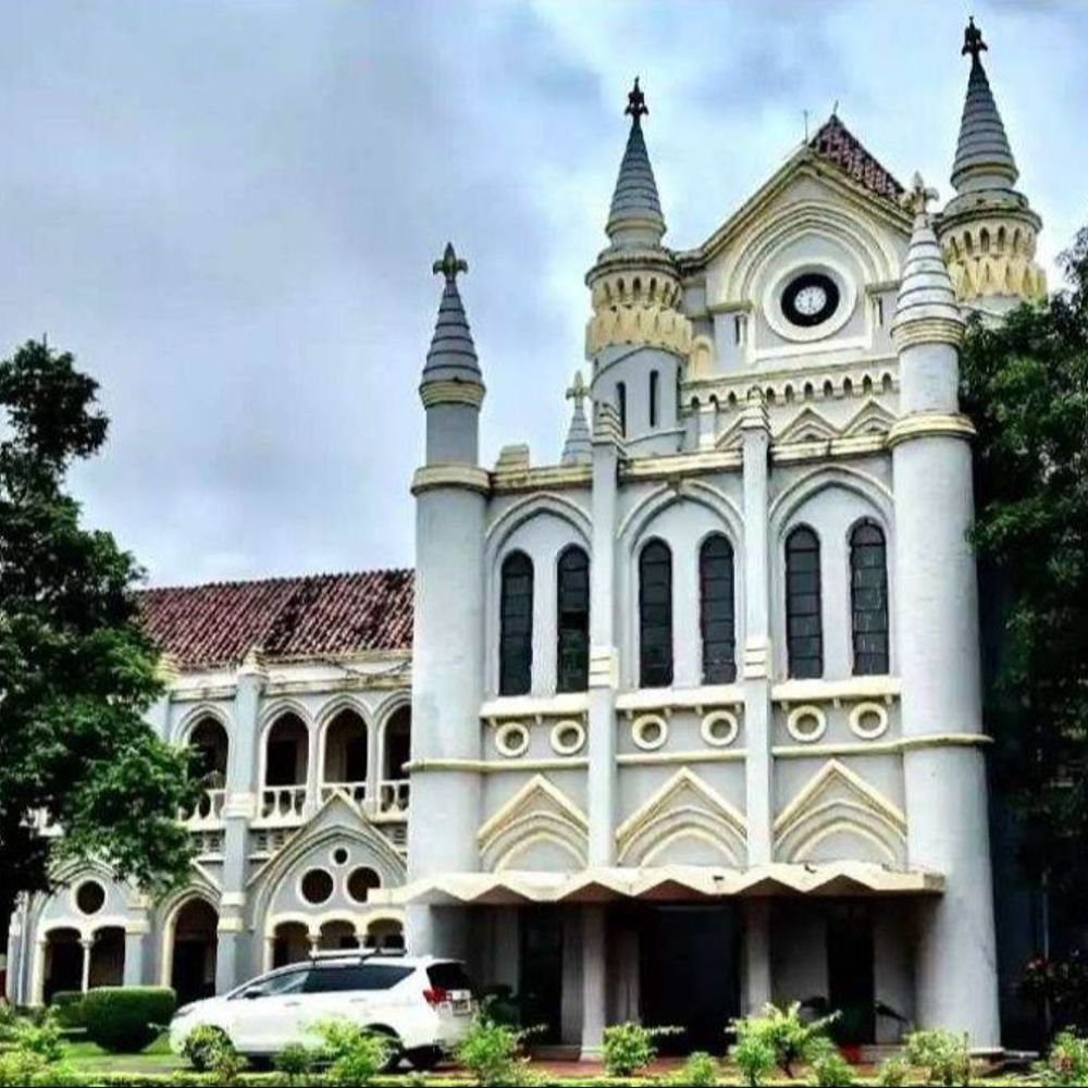 raisen-collector-appears-in-high-court-with-secretary:farmers’-ceiling-dispute-continues-as-board-of-revenue-order-is-ignored;-court-demands-explanation