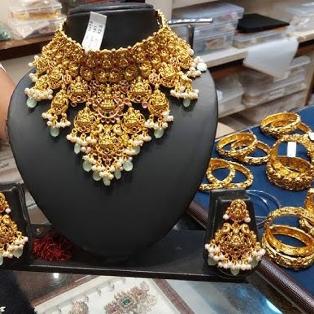 gold,-silver-rates-scale-to-new-all-time-highs:yellow-metal-crosses-₹1.15-lakh-per-10-gm;-analysts-see-34%-more-upside