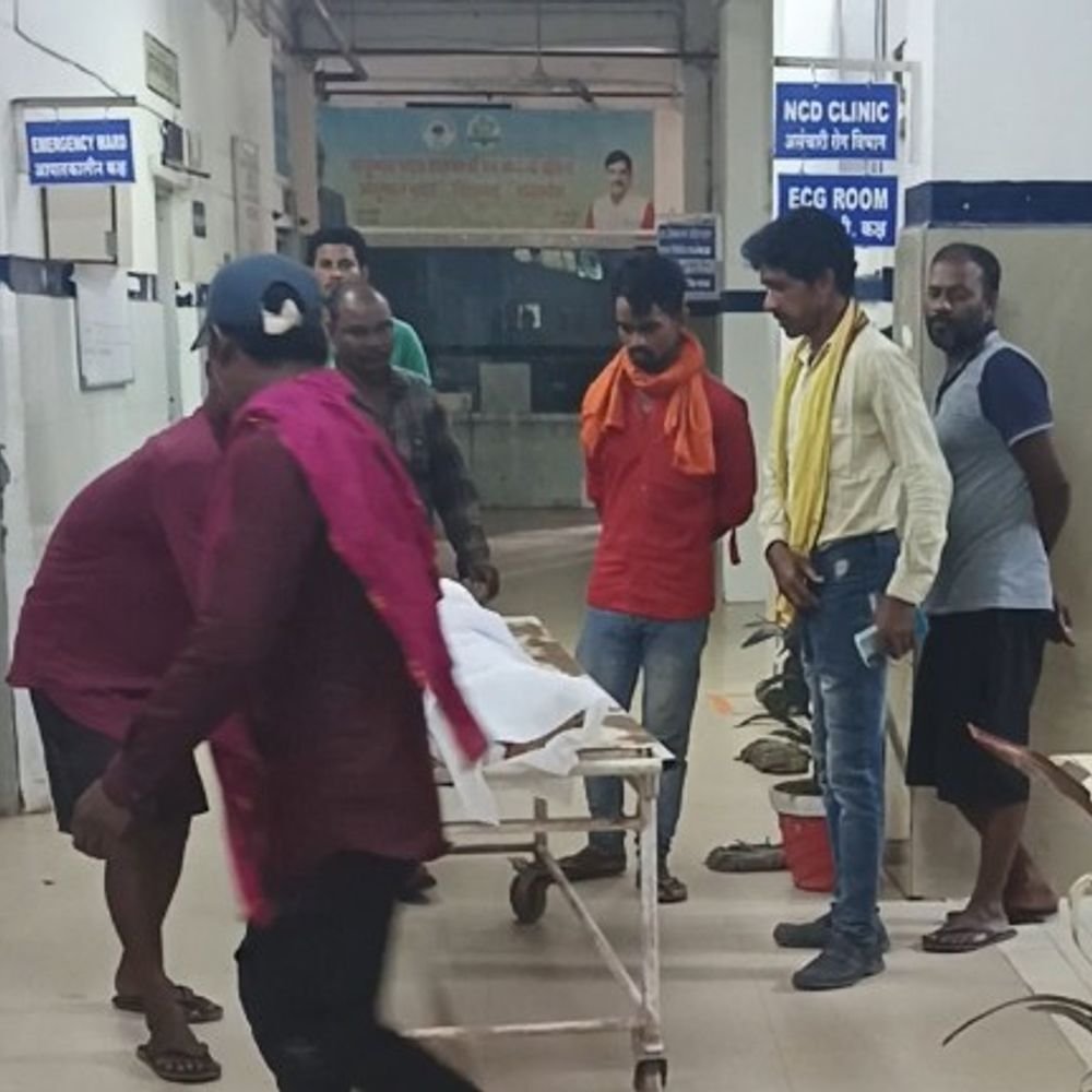 bus-hits-bike,-3-children-died:siblings-were-coming-back-from-mata-temple-in-panna;-driver-ran-away-after-crash