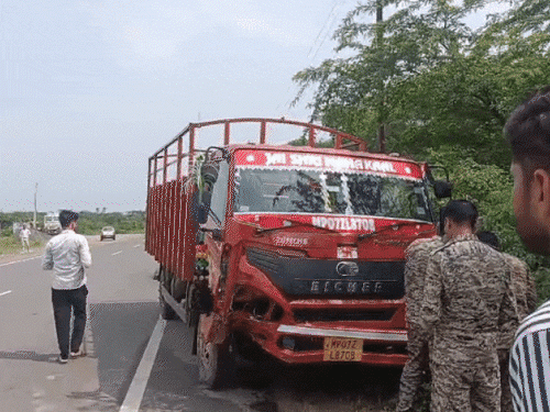 5-dead-in-bhind-road-accident-tragedy:unknown-vehicles-collide,-killing-a-couple-and-2-children,-while-two-motorcycles-are-also-hit-in-crash