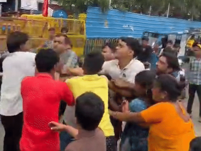 up-devotees-assaulted-in-mp-at-mata-tekri-in-dewas:dispute-over-illegal-parking-collection;-police-register-case-against-5-accused