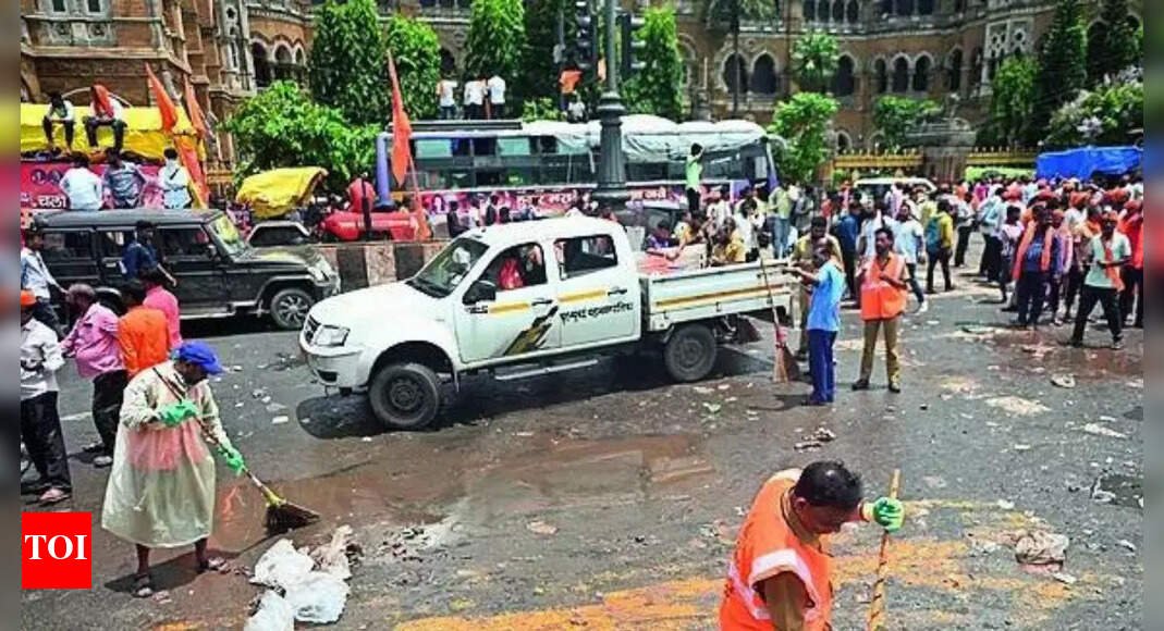 mumbai-gridlock:-protesters-camp,-cook,-urinate-on-streets;-bmc-scales-up-services