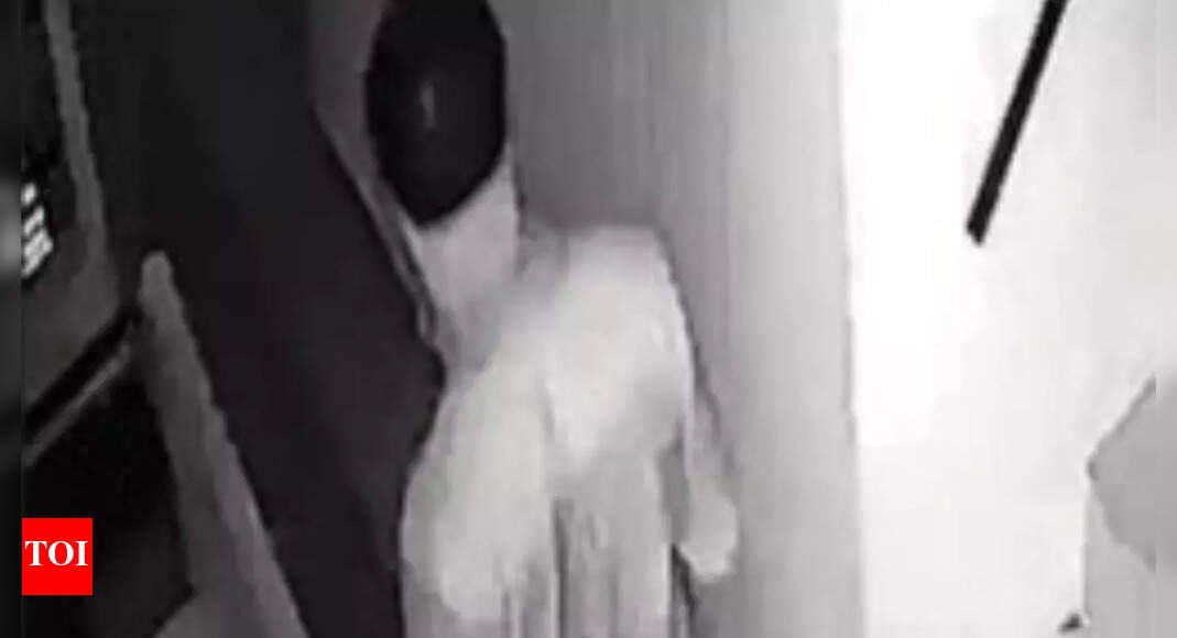 bengaluru-sexual-assault:-knife-wielding-intruder-harasses-pg-girl,-escapes-with-cash