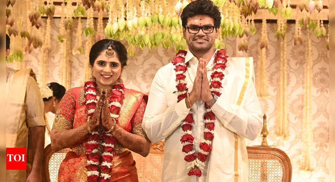a-joyous-wedding-ceremony-steeped-in-festivity-and-warmth