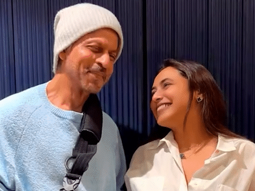 शाहरुख-खान-और-रानी-मुखर्जी-का-रोमांटिक-अंदाज:टूटे-हाथ-के-साथ-डांस-करते-आए-नजर,-एक्टर-बोले-अधूरी-ख्वाहिश-पूरी-हुई