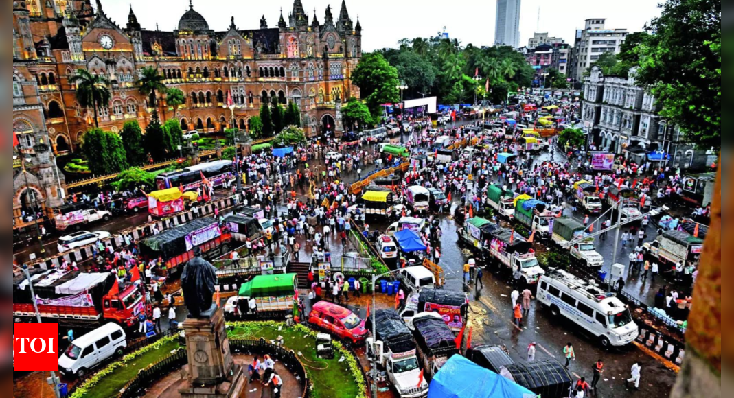 clean-mumbai,-free-occupied-areas-by-noon-today,-hc-orders-jarange