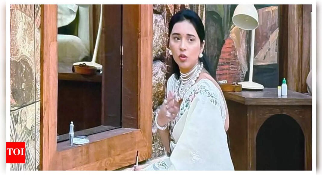 bigg-boss-19:-tanya-mittal-claims-she-helped-rescue-several-police-officers-during-maha-kumbh-stampede