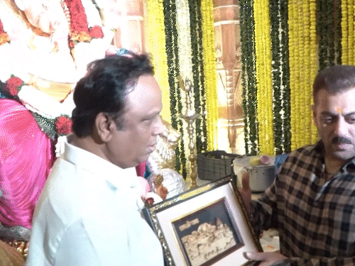 सलमान-खान-ने-नंगे-पांव-किए-बप्पा-के-दर्शन:टाइट-सिक्योरिटी-के-साथ-महाराष्ट्र-के-मिनिस्टर-के-घर-पहुंचे,-भीड़-के-बीच-भागते-हुए-कार-तक-पहुंचे