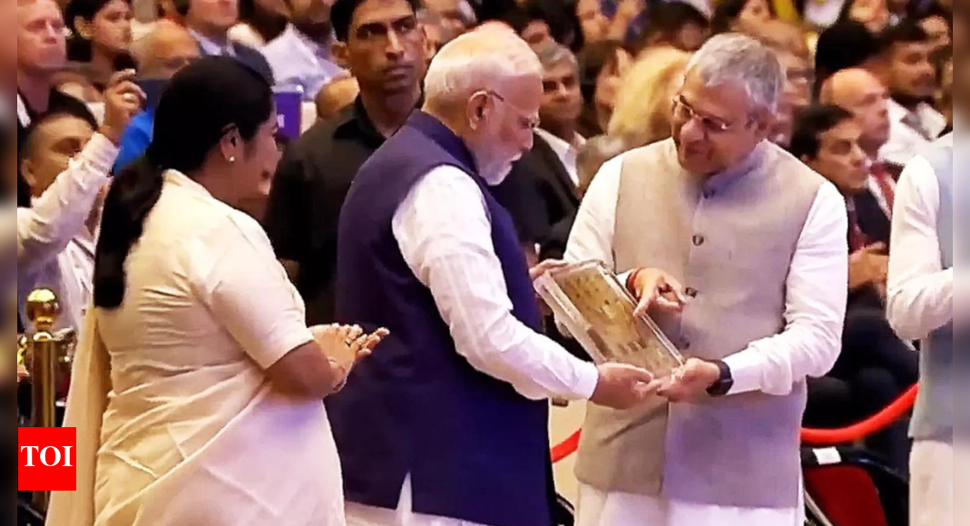 semicon-india:-first-made-in-india-chip-presented-to-pm-modi