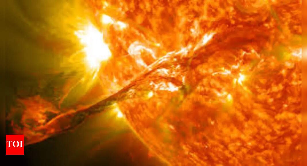 solar-storm-hits-earth-with-21-lakh-kmph-winds;-power-grids-and-satellites-on-high-alert