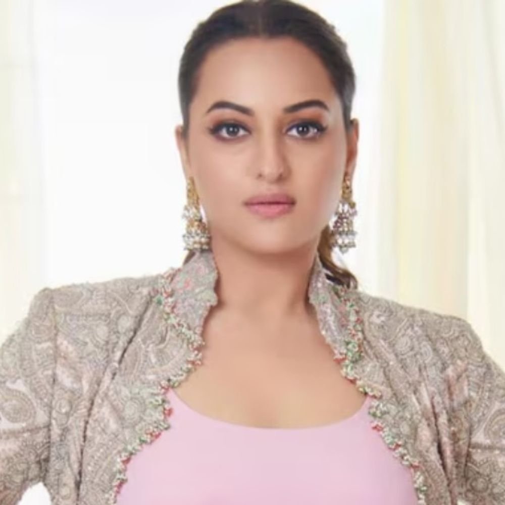 बिना-इजाजत-ब्रांड्स-ने-इस्तेमाल-कीं-सोनाक्षी-की-फोटोज:एक्ट्रेस-ने-भड़ककर-धमकाया,-कहा-मैं-आपके-खिलाफ-एक्शन-लूं-उससे-पहले-मेरी-तस्वीरें-हटा-दो