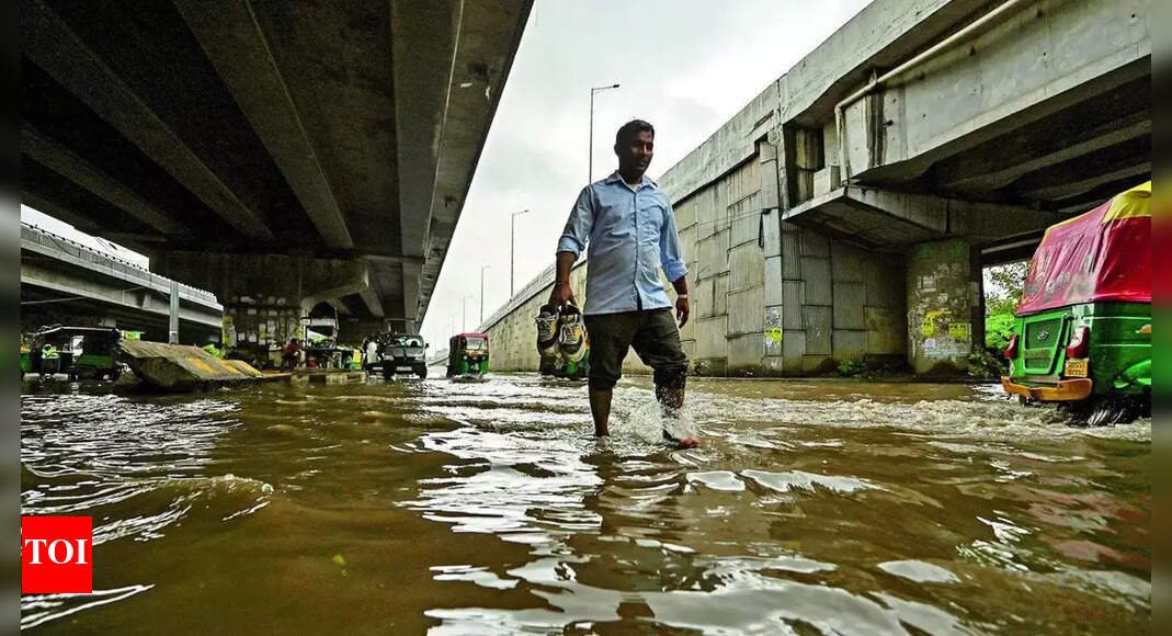 gurgaon’s-night-of-mayhem:-rs-600-for-6km!-water-seige-not-over