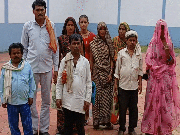 tried-to-withdraw-₹2,000-from-bank:bank-kept-₹2-lakh,-converted-it-into-fd-and-insurance;-claiming-victim’s-displacement-caused-their-loss