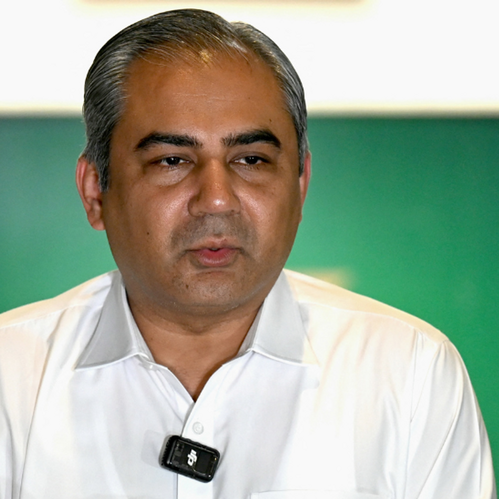 pcb-chief-mohsin-naqvi-apologises-to-india:acc-chairman-expresses-regret-but-still-refuses-to-give-asia-cup-trophy-to-suryakumar-yadav