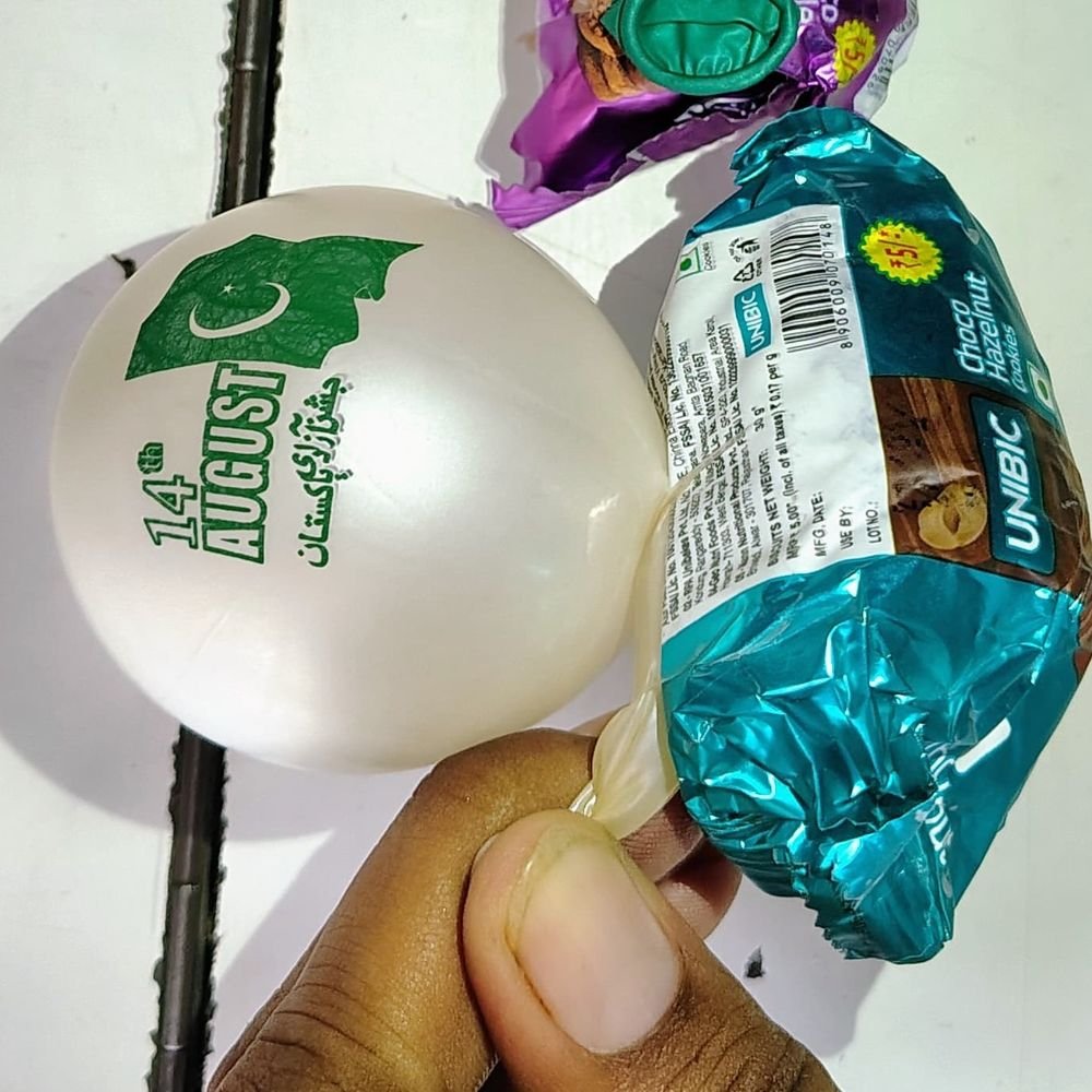 pakistani-flag-balloon-given-with-biscuits-packet:grocery-seller-caught-in-ratlam,-police-probe-the-supply-chain-to-trace-source-of-items
