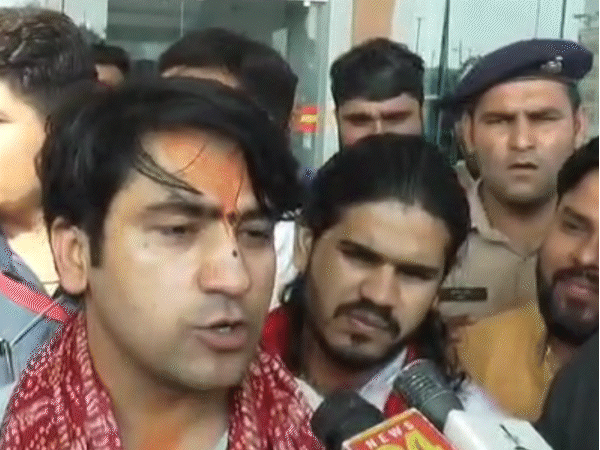 dhirendra-shastri-condemns-threats-like-‘sar-tan-se-juda’:defends-‘i-love-mohammad’-campaign-in-gwalior;-asserts-india-will-reclaim-pok