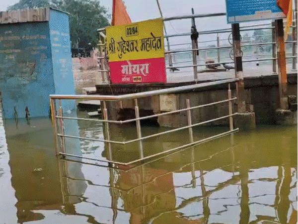 6-devotees-swept-away-amid-rising-water-in-shipra-river:sdrf-home-guard-teams-rescue-all-in-ujjain;-authorities-warn-citizens-to-avoid-bathing