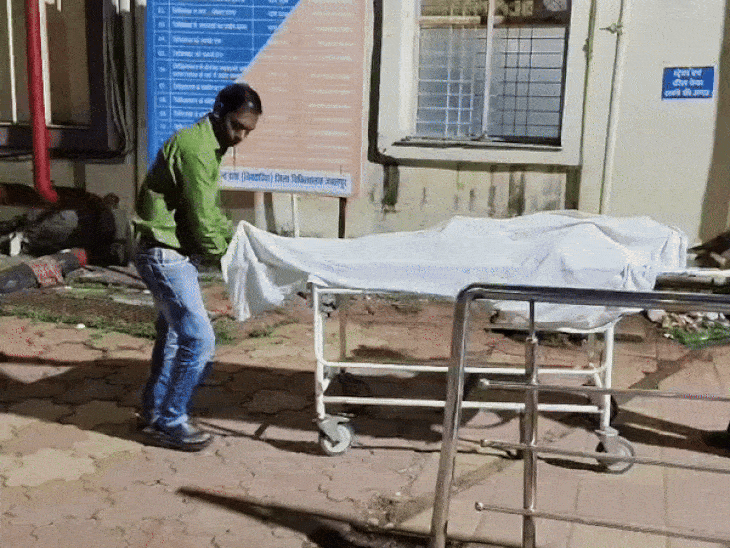 2-killed,-several-injured-in-jabalpur-durga-immersion-accident:high-tension-wire-contact-causes-electrocution;-locals-allege-warnings-ignored-by-civic-administration