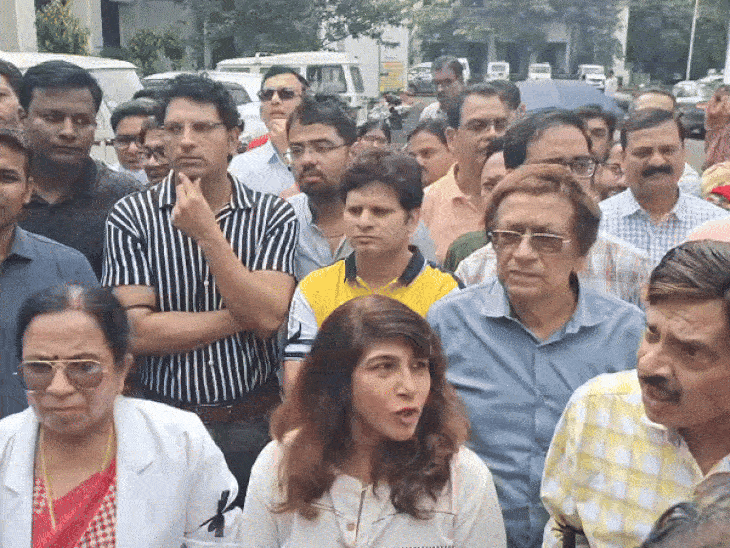 doctors-launch-statewide-protest-over-pediatrician’s-arrest-in-chhindwara:ima,-medical-officers,-teachers,-junior-doctors-unite;-to-wear-black-bands-at-work,-demand-dr-soni’s-release