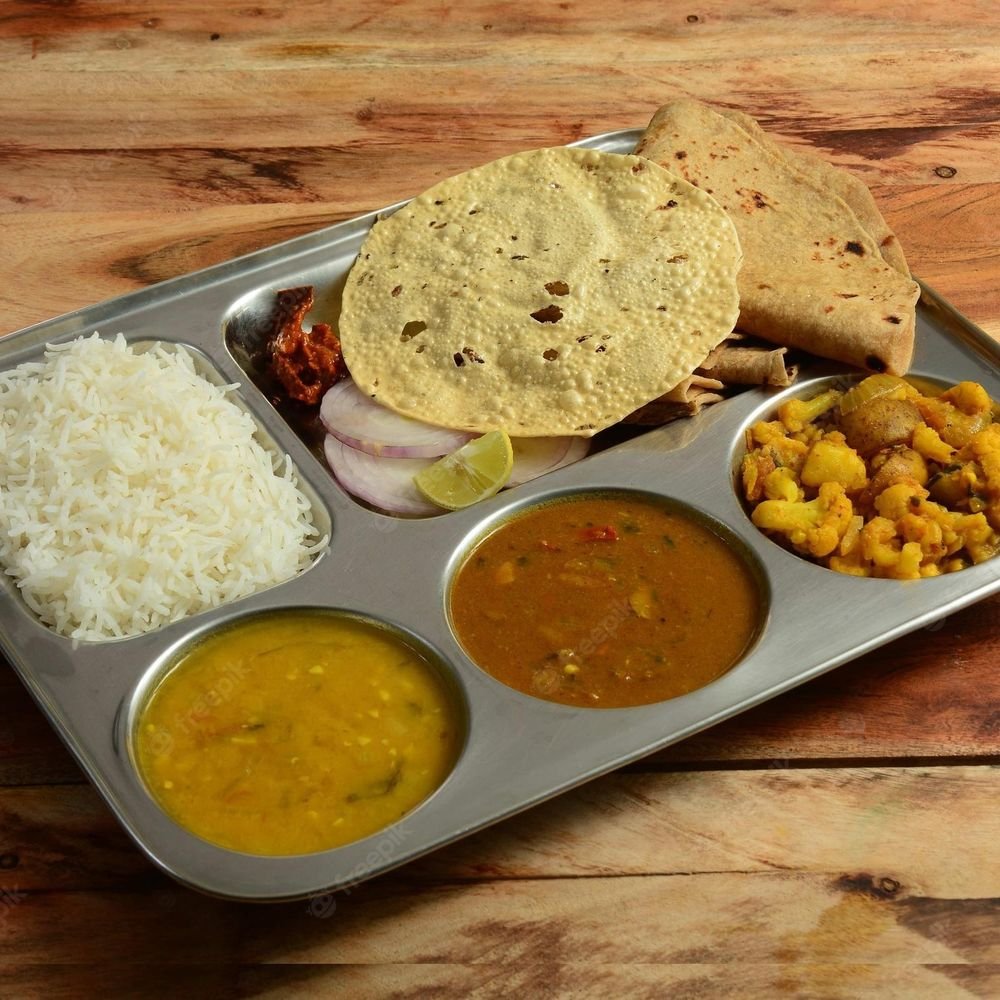 veg-and-non-veg-thali-prices-drop-by-up-to-10%:cheaper-potatoes-and-onions-bring-down-cost-of-vegetarian-and-non-vegetarian-meals