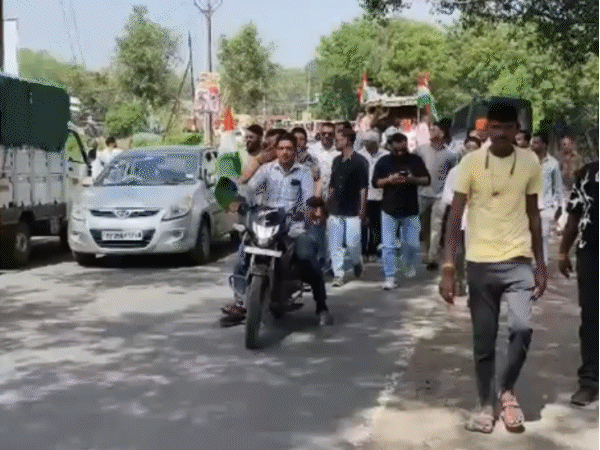 indore-ujjain-farmers-rally-to-oppose-green-field-corridor-project:over-a-thousand-tractors-take-part,-farmers-demand-better-compensation,-protection-of-livelihoods