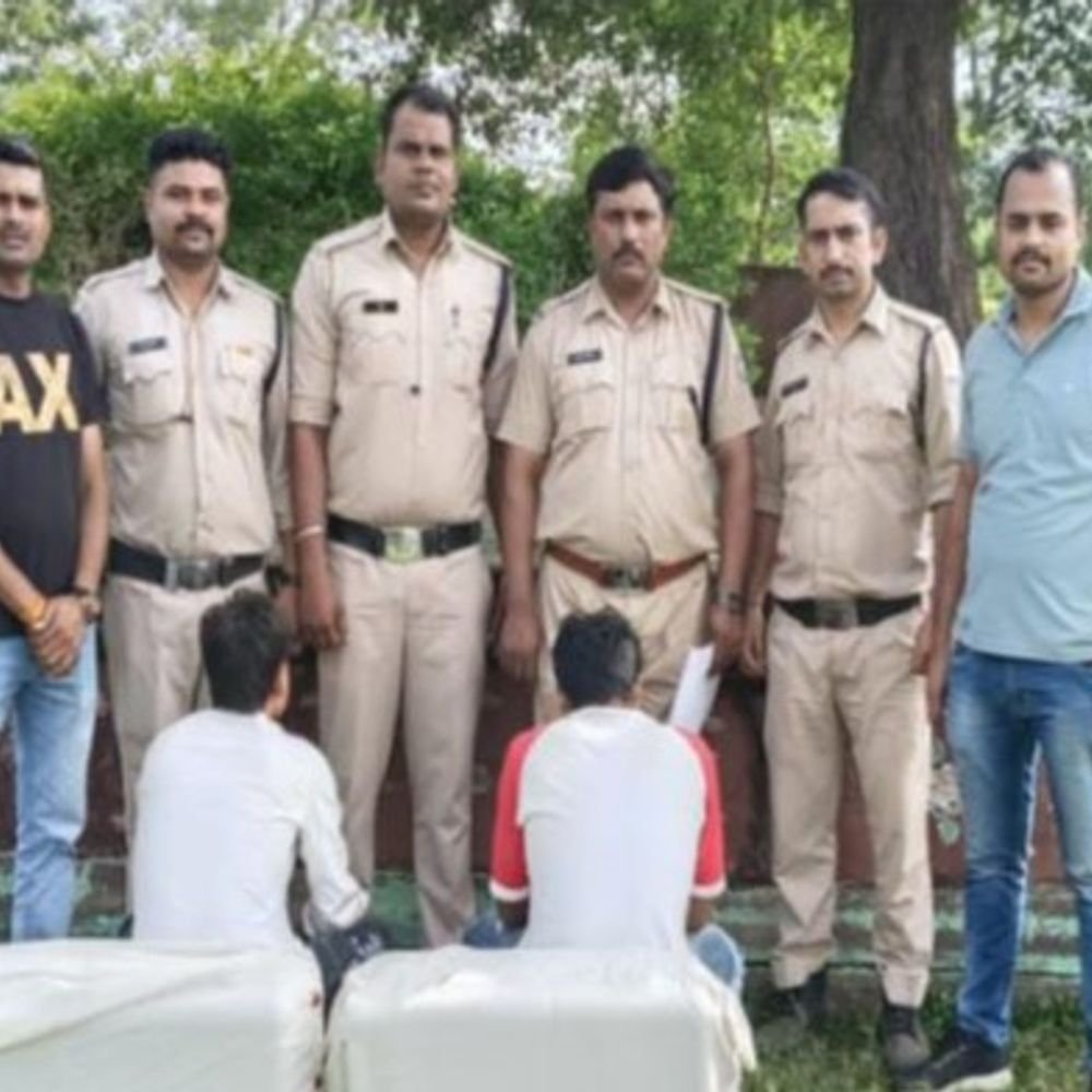 gautam-nagar-police-nabs-2-on-charges-of-cannabis-smuggling:narcotics-worth-rs-2.6-lakh-seized;-action-carried-out-following-a-tip-off