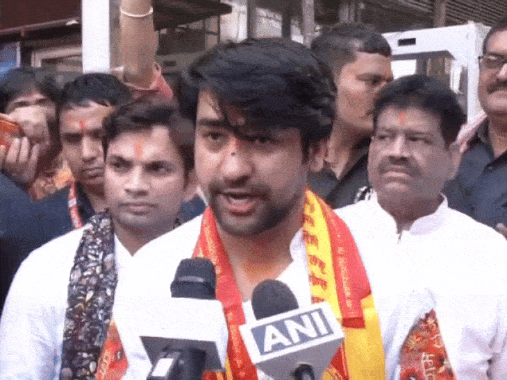 dhirendra-shastri-defends-bursting-firecrackers-publicly:says-we-don’t-comment-on-festivals-like-bakrid-and-tazia,-calls-firecrackers-part-of-hindu-cultural
