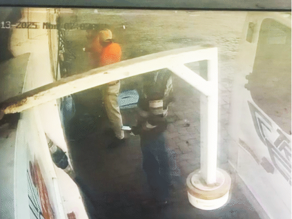 man-falls-at-petrol-pump-while-fueling-car-in-indore,-dies:doctors-suspect-silent-heart-attack;-video-surfaces