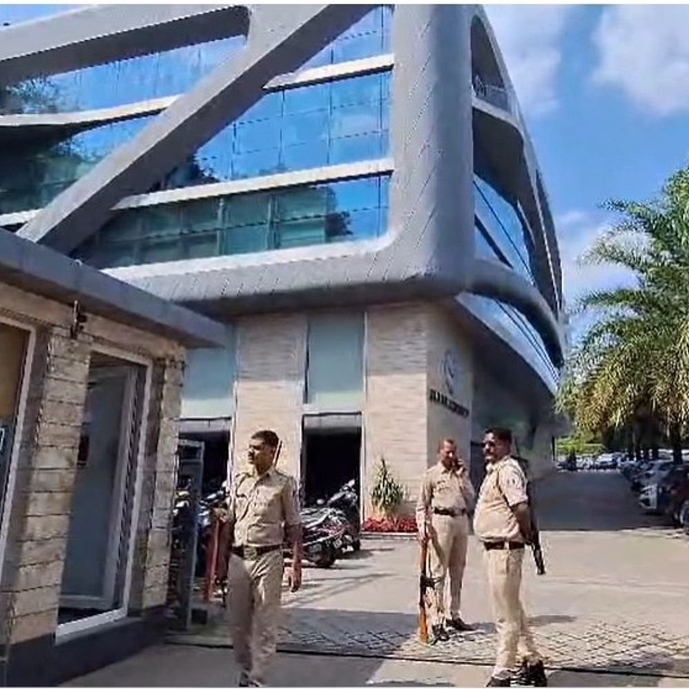 income-tax-raids-dilip-buildcon-group:team-from-amritsar-inspects-3-locations-in-bhopal;-probe-extends-to-aides