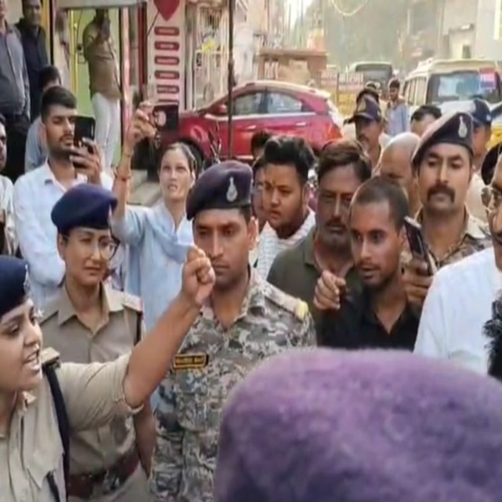 gwalior-csp-hina-khan-joins-‘jai-shri-ram’-chant:lawyers-termed-ambedkar-idol-installation-anti-sanatan; sparking-debate-over-sunderkand-recitation-at-siddheshwar-temple