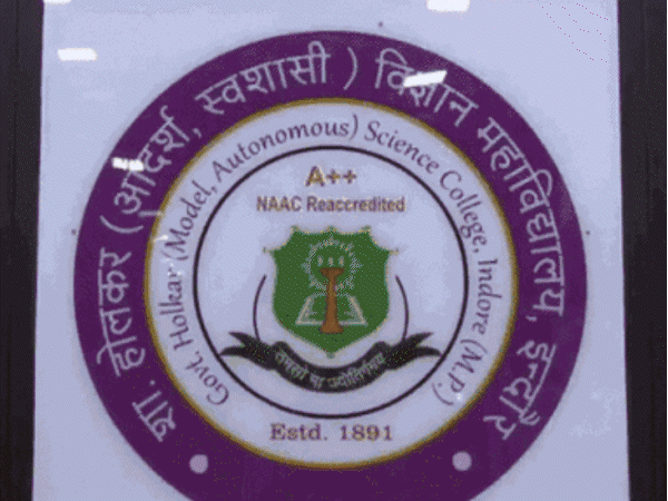 students-spread-fake-news-of-principal’s-death-to-delay-exams:whatsapp-message-went-viral-at-indore’s-holkar-science-college;-police-register-fir