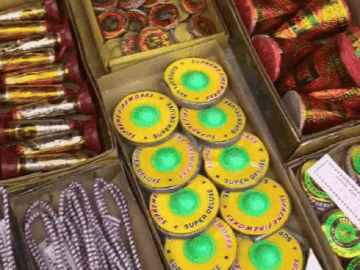 firecrackers-permitted-only-between-8-pm-and-10-pm:pollution-control-board-to-monitor-air-quality-for-14-days-before-and-after-diwali