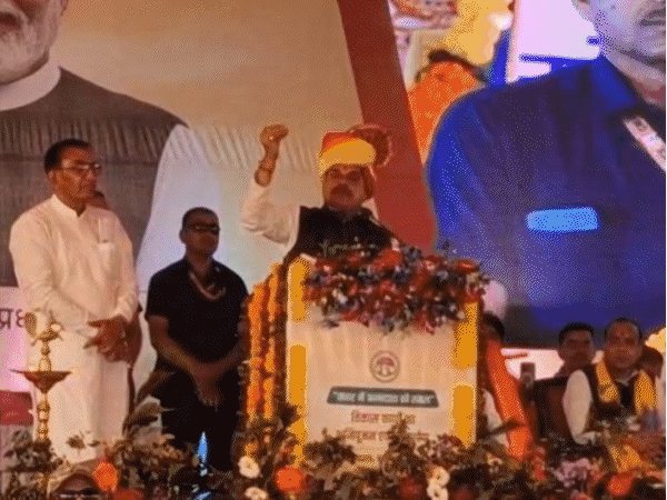 congress-leader-stopped-from-attending-cm-program:invited-as-special-guest-but-denied-entry;-vows-to-block-cm’s-helicopter-landing-in-future-events