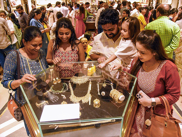 dhanteras-records-₹1-lakh-crore-in-shopping:gold-and-silver-sales-₹60,000-crore,-25%-higher-than-last-year;-maruti-sold-the-most-cars