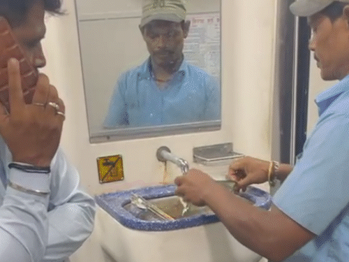 used-disposables-washed,-reused-for-serving-food-on-amrit-bharat-express:plates-boxes-collected-from-dustbin;-satna-passenger-films-shocking-video