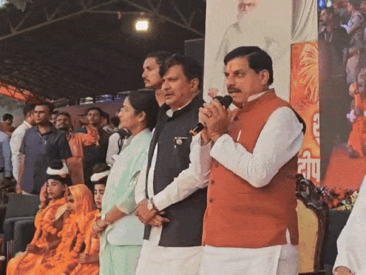 cm-mohan-performs-deepdaan-in-mandakini-river,-chitrakoot:says-state-will-develop-while-preserving-historical-heritage;-pays-tribute-to-former-mla