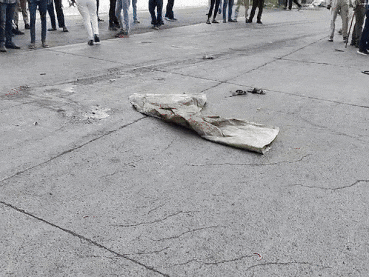 mother,-daughter-killed-in-indore-super-corridor-accident:residents-block-road,-protest-ida-apathy-after-repeated-pleas-for-traffic-signal-ignored