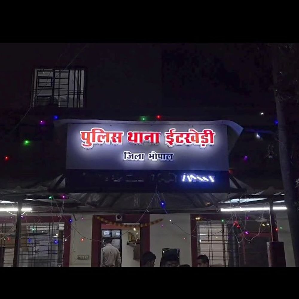 thar-collides-with-pedestrians-on-diwali-night,-2-dies:2-suffers-injury-in-bhopal;-angry-locals-vandalize-vehicle