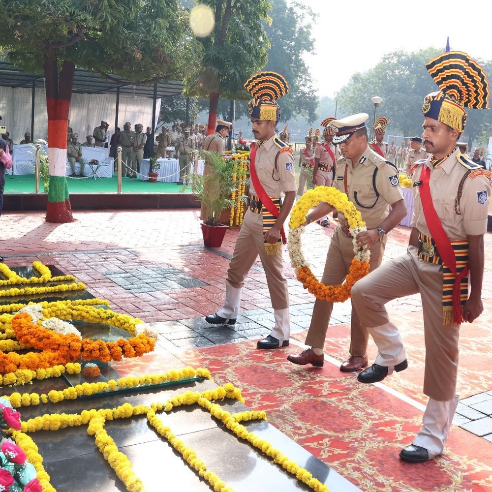 indore-salutes-brave-martyrs-on-police-commemoration-day-ceremony:floral-tributes-offered-at-15th-battalion;-parade-honors-191-fallen-heroes