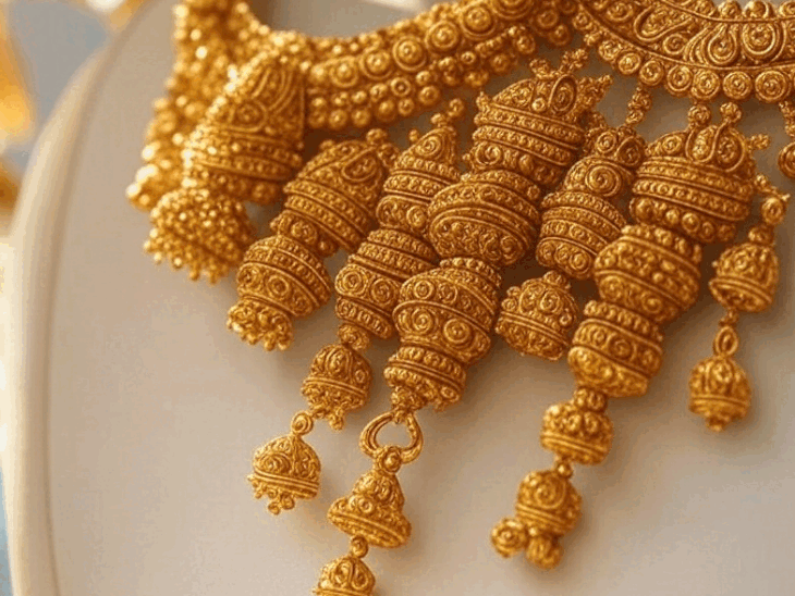 gold-prices-fall-by-over-₹5,600/10-gm-post-diwali:silver-rates-correct-nearly-₹25,600-per-kg-from-all-time-high