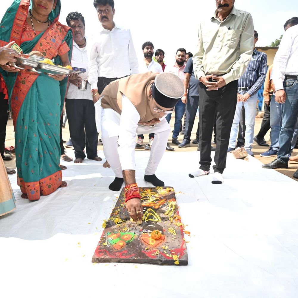 minister-sarang-takes-stock-of-chhath-pooja-preparations-in-bhopal:directs-officials-to-ensure-hygiene,-lighting-at-religious-sites;-performs-cow-worship