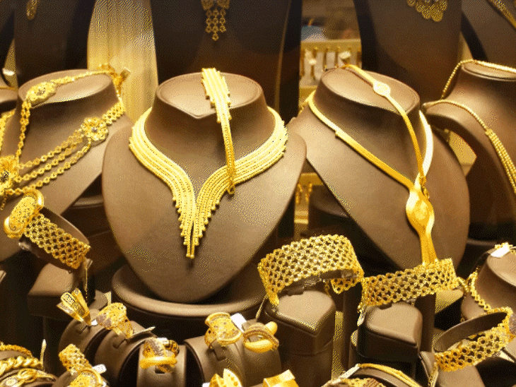 how-much-tax-govt-levies-on-gold?:jewelleries,-coins-attract-12.5%-tax-after-2-years-of-holding;-gold-mutual-funds-attract-similar-levies-after-12-months