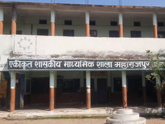 female-teacher-at-govt-school-refuses-to-mark-e-attendance:when-principal-noticed,-said,-‘my-mobile,-my-data,-i-won’t-share-access-with-3rd-party-app’