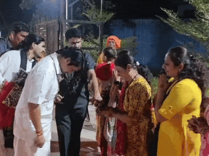 disciples-are-tarnishing-gurus’-name-dhirendra-shastri:bageshwar-dham-chief-says,-‘wearing-lungi-applying-tilak-doesn’t-make-one-a-good-pupil’