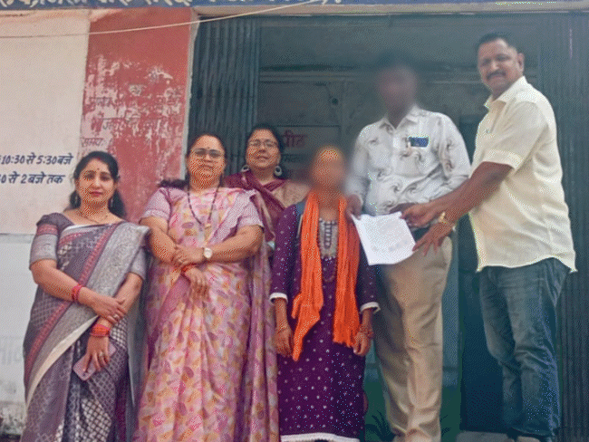 telangana-student-going-to-become-sadhvi-heads-to-kashi:wearing-saffron-dress,-boards-in-wrong-train,-gets-off-in-mp;-says,-‘i-am-married-to-shiva’