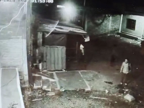 thieves-raid-empty-house-in-guna-town:steal-jewellery,-cash,-chargers,-utensils,-blankets-worth-13-lakh,-leaving-residents-shocked-and-authorities-investigating