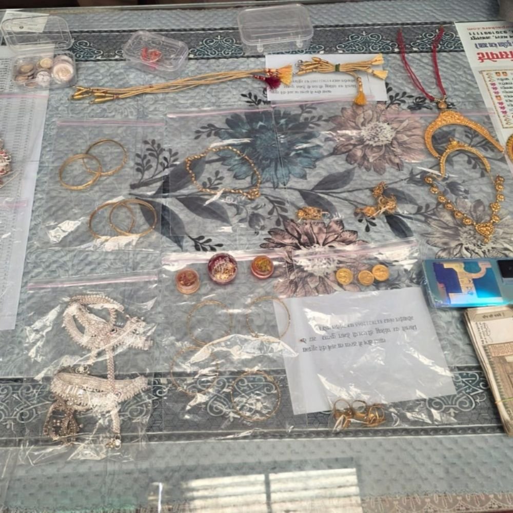 jabalpur-police-recovers-stolen-gold,-silver-and-cash-worth-₹41l:accused-held-by-cops-from-chhattisgarh;-move-comes-under-state-wide-anti-theft-drive