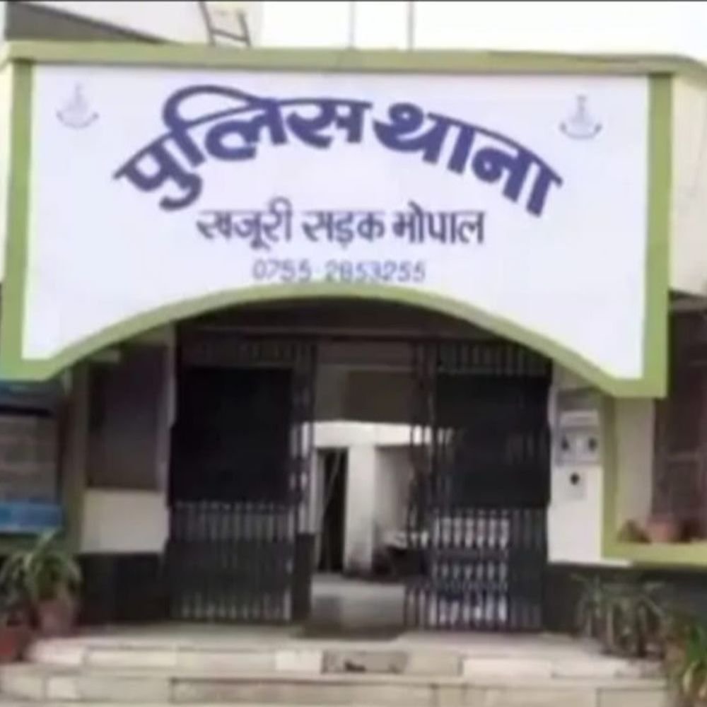 khajuri-sadak-police-raids-gambling-den:cops-seize-rs-1.95-lakh-in-cash,-cash-and-cards;-5-held-for-engaging-in-the-crime