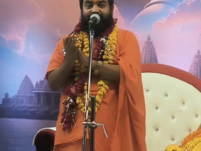 engineer-turned-saint-pranavpuri-maharaj-performs-standing-katha:the-pontiff,-known-for-3-hour-discourses,-shares-his-views-on-singer-maithili-thakur-and-spiritual-storytelling-journey